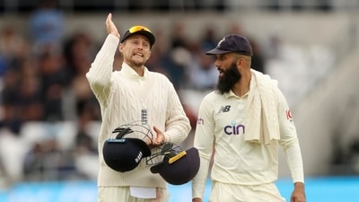 Joe Root (L) and Moeen Ali (R)