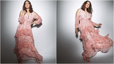 For the second look, Sonakshi chose a peach and white coloured maxi dress adorned with floral patterns. She channelled a dreamy vibes for the photoshoot and left us all drooling. (Instagram/@aslisona)