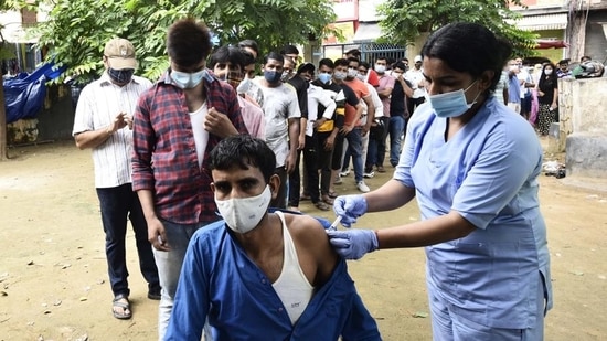 As of Tuesday evening, India has administered 876.2 million doses of Covid-19 vaccine to 642.5 million people. (Vipin Kumar/HT PHOTO)