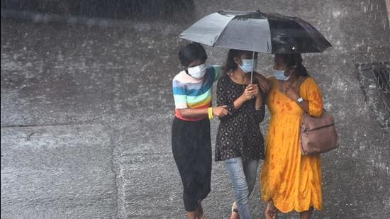 The city experienced a final spell of heavy rain on Tuesday before the monsoon season closes out at the end of the month, due to the remnants of cyclonic storm Gulab travelling westward from Andhra Pradesh toward the Arabian Sea (Satish Bate/HT PHOTO)