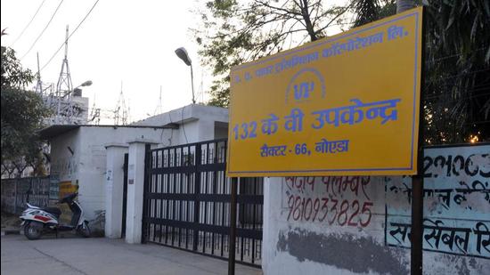 The UPPCL on Saturday served notices to 23 engineers and three clerks, all of whom were found prima facie guilty of causing revenue loss to the department by issuing temporary power connections to a large number of consumers in violation of norms. (Sunil Ghosh/HT Archive)
