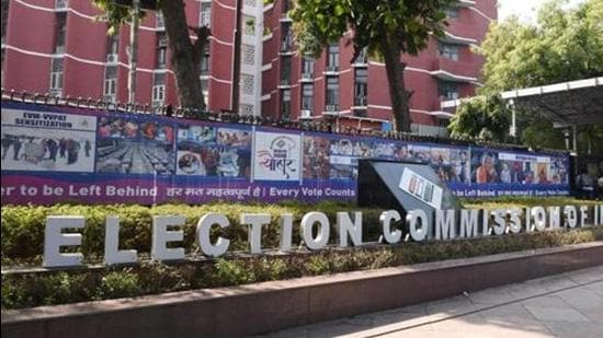 The ECI’s guidelines for holding polls during the pandemic will apply to the by-elections on October 30. (Arvind Yadav/HT PHOTO) The ECI’s guidelines for holding polls during the pandemic will apply to the by-elections on October 30. (Arvind Yadav/HT PHOTO)