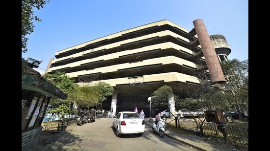 Apart from keeping a check on development works, residents can now submit complaints to Ludhiana MC through the social networking platforms, which will be resolved within 24 hours. (HT file)