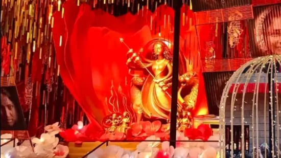 No procession has been allowed while bringing the idol of Durga to the pandal. (Instagram/@all_about_pujos) No procession has been allowed while bringing the idol of Durga to the pandal. (Instagram/@all_about_pujos)