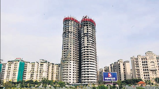 The two towers facing demolition have 915 flats of which 633 were booked. (Sunil Ghosh/HT) The two towers facing demolition have 915 flats of which 633 were booked. (Sunil Ghosh/HT)