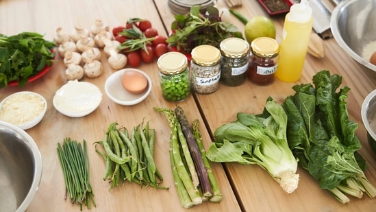 Leafy greens: Leafy greens are high in fibre and provide nutrition, vitamins, calcium, minerals, antioxidants to the body.(Unsplash) Leafy greens: Leafy greens are high in fibre and provide nutrition, vitamins, calcium, minerals, antioxidants to the body.(Unsplash)