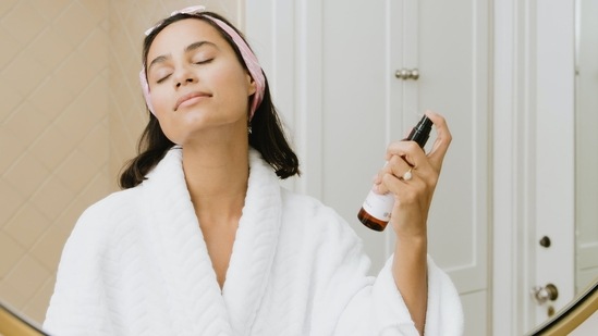 Toner: People with smaller pores can skip this step. Toner is best for people who have enlarged pores and oily skin.(Unsplash)
