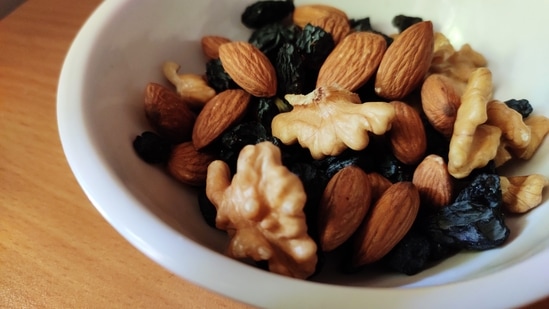Nuts: Nuts contain protein and fibre which helps dieters feel full longer. Several studies suggest that having small amounts of nuts helps lose weight.(Unsplash)