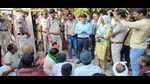 After a drama of over an hour, Kurukshetra deputy commissioner Mukul Kumar, accompanied by other officials, reached the protesters and assured of taking up their issues with the higher authorities. (HT Photo) After a drama of over an hour, Kurukshetra deputy commissioner Mukul Kumar, accompanied by other officials, reached the protesters and assured of taking up their issues with the higher authorities. (HT Photo)