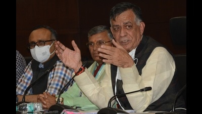 Uttar Pradesh minister Satish Mahana listed achievements that the state had attracted in various sectors in the past four and a half years. (HT photo) Uttar Pradesh minister Satish Mahana listed achievements that the state had attracted in various sectors in the past four and a half years. (HT photo)