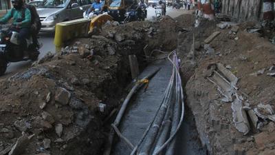 Pvt firms in Pune seek permission to dig roads for laying service lines even as it is provided with ducts. (HT (FOR REPRESENTATIONAL PURPOSE)) Pvt firms in Pune seek permission to dig roads for laying service lines even as it is provided with ducts. (HT (FOR REPRESENTATIONAL PURPOSE))