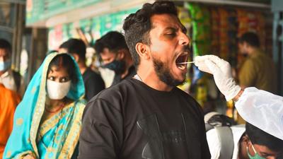 Those with the highest active Covid-19 cases are K-West (Andheri) with 454 active cases, followed by R-Central (Borivli) with 334 active cases. Mumbai has 5,144 active cases as of Wednesday. (Satish Bate/HT PHOTO) Those with the highest active Covid-19 cases are K-West (Andheri) with 454 active cases, followed by R-Central (Borivli) with 334 active cases. Mumbai has 5,144 active cases as of Wednesday. (Satish Bate/HT PHOTO)