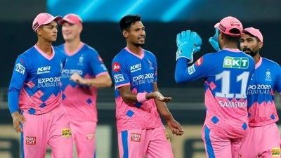 Rajasthan Royals players celebrate after Royal Challengers Bangalore lose both openers quickly. (IPL)