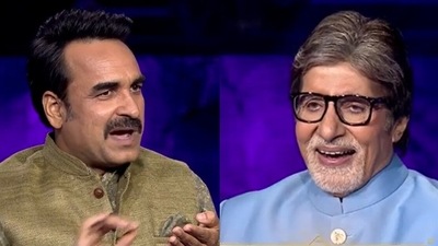 Pankaj Tripathi will be seen in the upcoming Shaandar Shukravaar episode of KBC 13. Pankaj Tripathi will be seen in the upcoming Shaandar Shukravaar episode of KBC 13. 