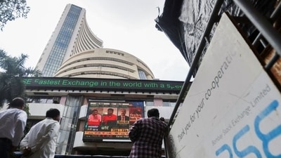 Sensex ends day in red at 59,413; Nifty closes session at 17,709. (REUTERS)