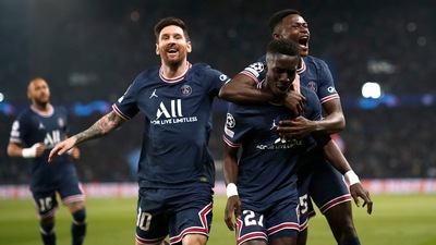 Champions League - Group A - Paris St Germain v Manchester City - Parc des Princes, Paris, France - September 28, 2021 Paris St Germain's Idrissa Gueye celebrates scoring their first goal with Lionel Messi and Nuno Mendes&nbsp; (REUTERS)
