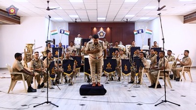 The image shows Mumbai Police's band. (Instagram/@mumbaipolice)