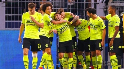 Champions League - Group C - Borussia Dortmund v Sporting Lisbon - Signal Iduna Park, Dortmund, Germany - September 28, 2021 Borussia Dortmund's Donyell Malen celebrates scoring their first goal with teammates (REUTERS)