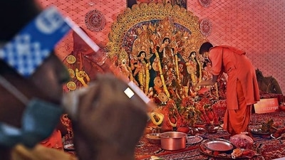 Between the last Durga Puja and the upcoming one, Delhi has witnessed two major waves of the viral disease (HT photo) Between the last Durga Puja and the upcoming one, Delhi has witnessed two major waves of the viral disease (HT photo)