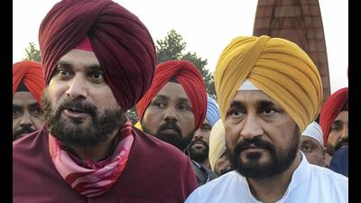 Chief minister Charanjit Singh Channi offered to sit down and iron out differences with Navjot Sidhu, who resigned as Punjab Congress chief . (HT Photo) Chief minister Charanjit Singh Channi offered to sit down and iron out differences with Navjot Sidhu, who resigned as Punjab Congress chief . (HT Photo)