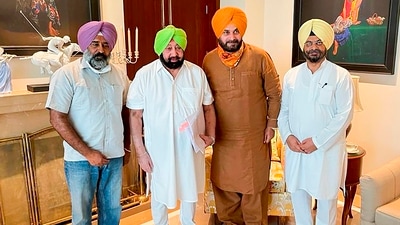Amarinder Singh with Navjot Singh Sidhu (PTI) Amarinder Singh with Navjot Singh Sidhu (PTI)