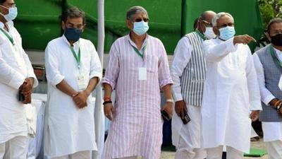 The top JD (U) leadership has realized that Bihar does not qualify for the special status given the conventional criteria for it, feel political analysts. (HT PHOTO.) The top JD (U) leadership has realized that Bihar does not qualify for the special status given the conventional criteria for it, feel political analysts. (HT PHOTO.)