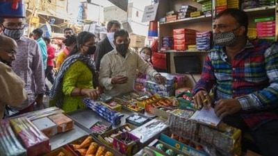 People purchase firecrackers at Sadar Bazar in New Delhi. HT file (Amal KS/HT file photo)