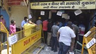 Delhi has 849 liquor stores, of which 276 are privately run. The rest are run by the Delhi government. (Sonu Mehta/HT archive) Delhi has 849 liquor stores, of which 276 are privately run. The rest are run by the Delhi government. (Sonu Mehta/HT archive)