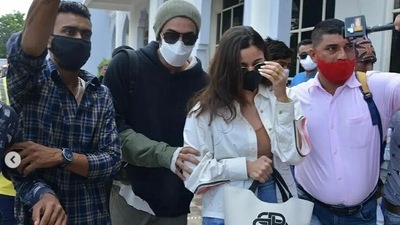 Ranbir Kapoor and Alia Bhatt arrive at the Jodhpur airport.