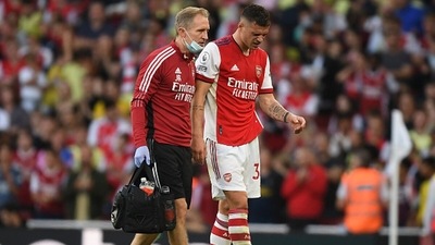Xhaka had to be taken off after 82 minutes in Arsenal's 3-1 win against Spurs.&nbsp; (Getty)