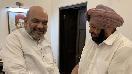 Former Punjab chief minister Captain Amarinder Singh met Union home minister Amit Shah at his residence on Wednesday. (File Photo) (Twitter/@RT_Media_Capt)