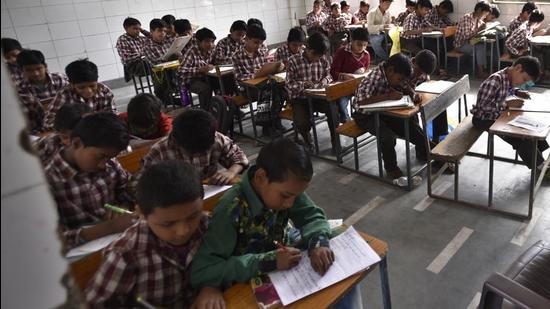 Some schools in Delhi may have issues in reopening as they are serving as vaccination centres with multiple sites on the premises (HT PHOTO/File/Representative use)