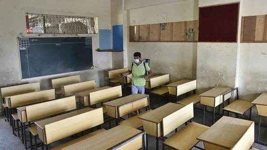 Cleaning and sanitising process at a Mumbai school.(Satyabrata Tripathy/HT Photo)