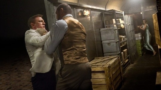 Daniel Craig and Dave Bautista film the Spectre fight scene.