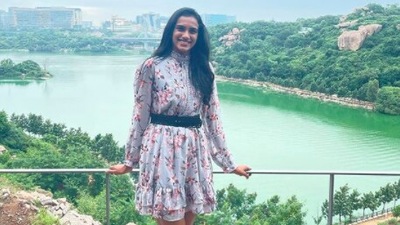 P V Sindhu looked stunning in this easy-breezy floral dress as she posed in front of a breathtaking backdrop. (Instagram/@pvsindhu1)