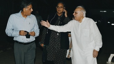 Congress leaders Shashi Tharoor and Manish Tiwari have extended support to Kapil Sibal (File Photo: Arvind Yadav/ Hindustan Times) (Arvind Yadav/HT PHOTO) Congress leaders Shashi Tharoor and Manish Tiwari have extended support to Kapil Sibal (File Photo: Arvind Yadav/ Hindustan Times) (Arvind Yadav/HT PHOTO)