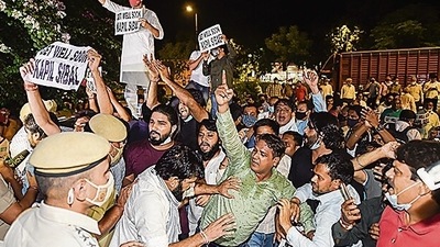 Delhi Congress workers protest outside Kapil Sibal’s residence in New Delhi on Wednesday. (PTI) Delhi Congress workers protest outside Kapil Sibal’s residence in New Delhi on Wednesday. (PTI)