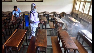 Schools in Mumbai are set to restart for classes 8 to 12 from October 4 (Monday) (Satish Bate/HT PHOTO) Schools in Mumbai are set to restart for classes 8 to 12 from October 4 (Monday) (Satish Bate/HT PHOTO)