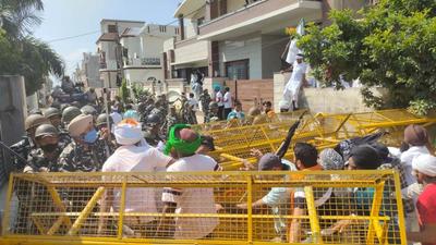 Farmers protest in Karnal’s Indri town near a BJP meeting venue, on Thursday. (HT Photo) Farmers protest in Karnal’s Indri town near a BJP meeting venue, on Thursday. (HT Photo)