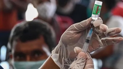 The Union health ministry said 883,470,578 doses of the Covid-19 vaccine have been administered in the country to eligible beneficiaries as of 7am on September 30. (AFP | Representational image) The Union health ministry said 883,470,578 doses of the Covid-19 vaccine have been administered in the country to eligible beneficiaries as of 7am on September 30. (AFP | Representational image)