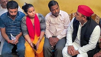 Samajwadi Party chief Akhilesh Yadav, who rushed to the home of the businessman, demanded a CBI probe. (PTI Photo) (HT_PRINT) Samajwadi Party chief Akhilesh Yadav, who rushed to the home of the businessman, demanded a CBI probe. (PTI Photo) (HT_PRINT)