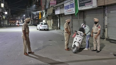 Punjab Police personnel on night duty. (Gurpreet Singh/HT) (Image for representation)