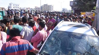 A car accident took place near Ramakrishna Nagar on NH 30, which claimed two lives and injured seven people on Tuesday morning. (Santosh Kumar/HT Photo) A car accident took place near Ramakrishna Nagar on NH 30, which claimed two lives and injured seven people on Tuesday morning. (Santosh Kumar/HT Photo)