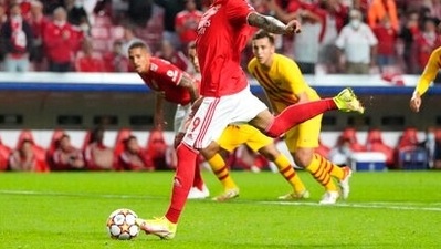 Benfica's Darwin Nunez scores the opening goal during a Group E Champions League soccer match between Benfica and Barcelona at the Luz stadium in Lisbon, Portugal, Wednesday, Sept. 29, 2021. (AP) Benfica's Darwin Nunez scores the opening goal during a Group E Champions League soccer match between Benfica and Barcelona at the Luz stadium in Lisbon, Portugal, Wednesday, Sept. 29, 2021. (AP)