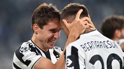 Champions League - Group H - Juventus v Chelsea - Allianz Stadium, Turin, Italy - September 29, 2021 Juventus' Federico Chiesa celebrates scoring their first goal with Federico Bernardeschi (REUTERS)