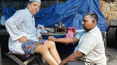 This is masseur Mangey Ram’s mobile stall. He roams about the Ghalib Street in central Delhi’s Hazrat Nizamuddin Basti, silently offering his services to passersby. This is masseur Mangey Ram’s mobile stall. He roams about the Ghalib Street in central Delhi’s Hazrat Nizamuddin Basti, silently offering his services to passersby.