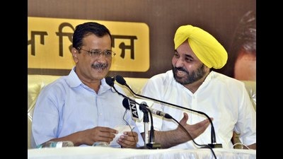 AAP national convener Arvind Kejriwal and MP Bhagwant Mann addressing the media in Ludhiana, Punjab, on Thursday. (Gurpreet Singh/HT) AAP national convener Arvind Kejriwal and MP Bhagwant Mann addressing the media in Ludhiana, Punjab, on Thursday. (Gurpreet Singh/HT)