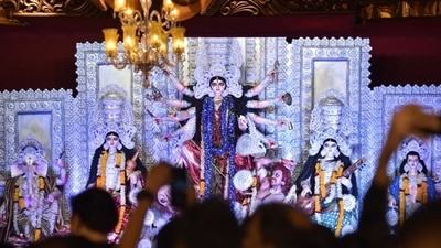 West Bengal government said the existing restrictions on the movement of people and vehicles between 11pm and 5am will be relaxed for 10 days — from October 10 to October 20 — when the state celebrates Durga Puja. (HT File Photo) West Bengal government said the existing restrictions on the movement of people and vehicles between 11pm and 5am will be relaxed for 10 days — from October 10 to October 20 — when the state celebrates Durga Puja. (HT File Photo)