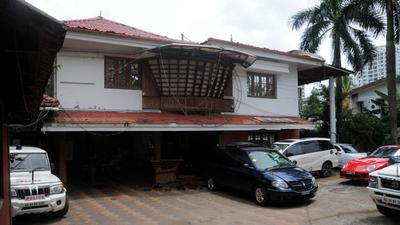 Police said they have approached the ASI to find details of artefacts seized from his Manson Mavunkal’s house. A luxury car registered in the name of Bollywood actor Kareena Kapoor was found in his possession. Police said they have approached the ASI to find details of artefacts seized from his Manson Mavunkal’s house. A luxury car registered in the name of Bollywood actor Kareena Kapoor was found in his possession.