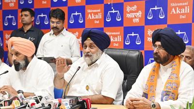 SAD chief Sukhbir Singh Badal addressing a press conference in Chandigarh. Sukbhir also took jibes at Kejriwal, saying that the latter was trying to befool the people of Punjab by making false promises. (KESHAV SINGH/HT) SAD chief Sukhbir Singh Badal addressing a press conference in Chandigarh. Sukbhir also took jibes at Kejriwal, saying that the latter was trying to befool the people of Punjab by making false promises. (KESHAV SINGH/HT)